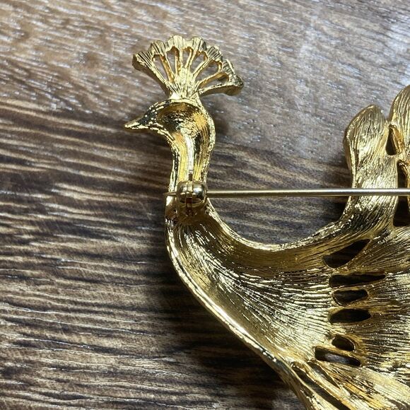 Vintage Trifari Peacock Brooch Gold Tone Clear Rhinestone Large - Picture 5 of 8